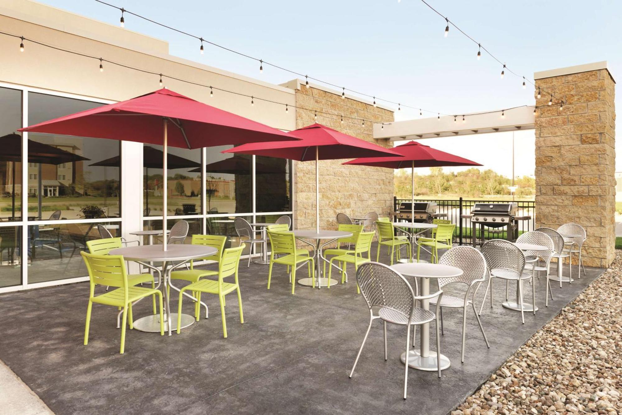 Home2 Suites By Hilton Iowa City Coralville Extérieur photo