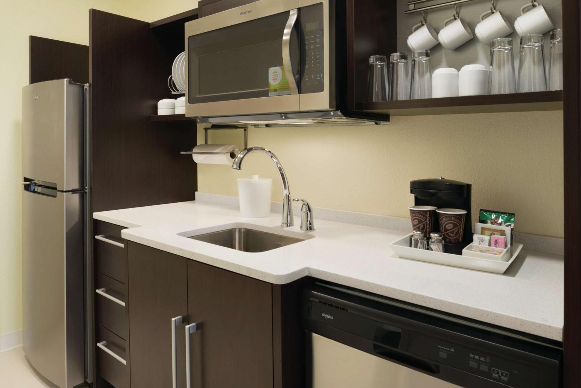 Home2 Suites By Hilton Iowa City Coralville Extérieur photo